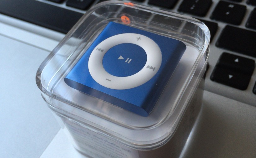 My first impression on iPod shuffle (2015) dark blue edition